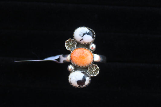 White buffalo & spiny oyster adjustable ring
