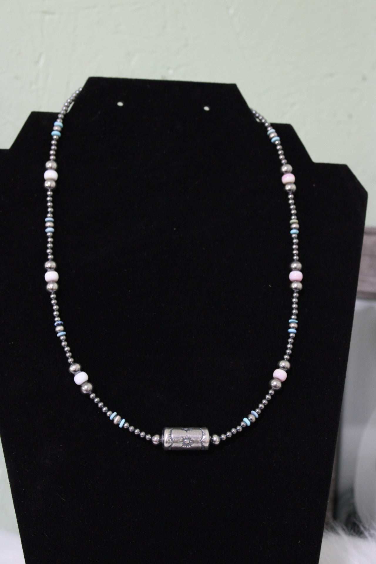 The golden hills/pink conch with barrel bead