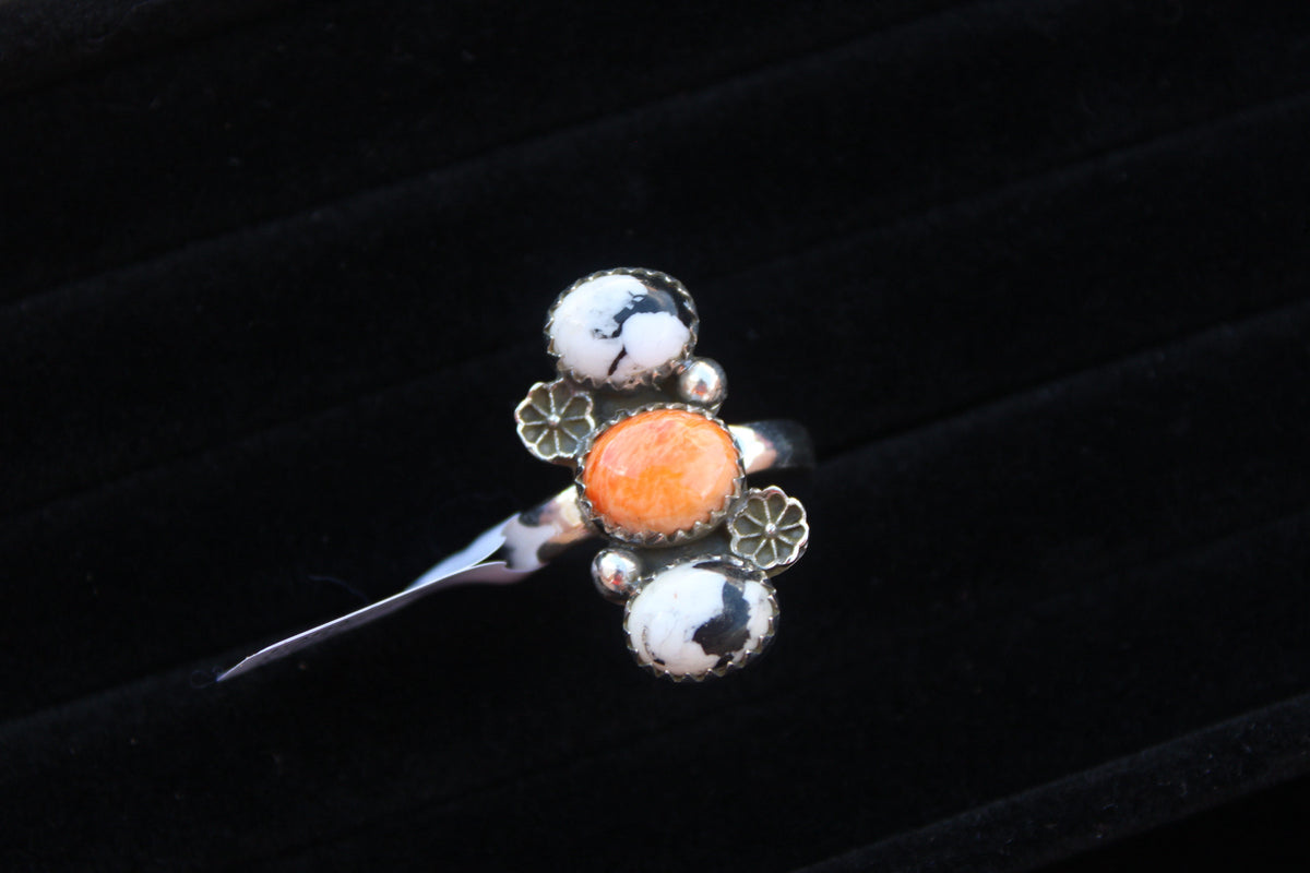 White buffalo & spiny oyster adjustable ring